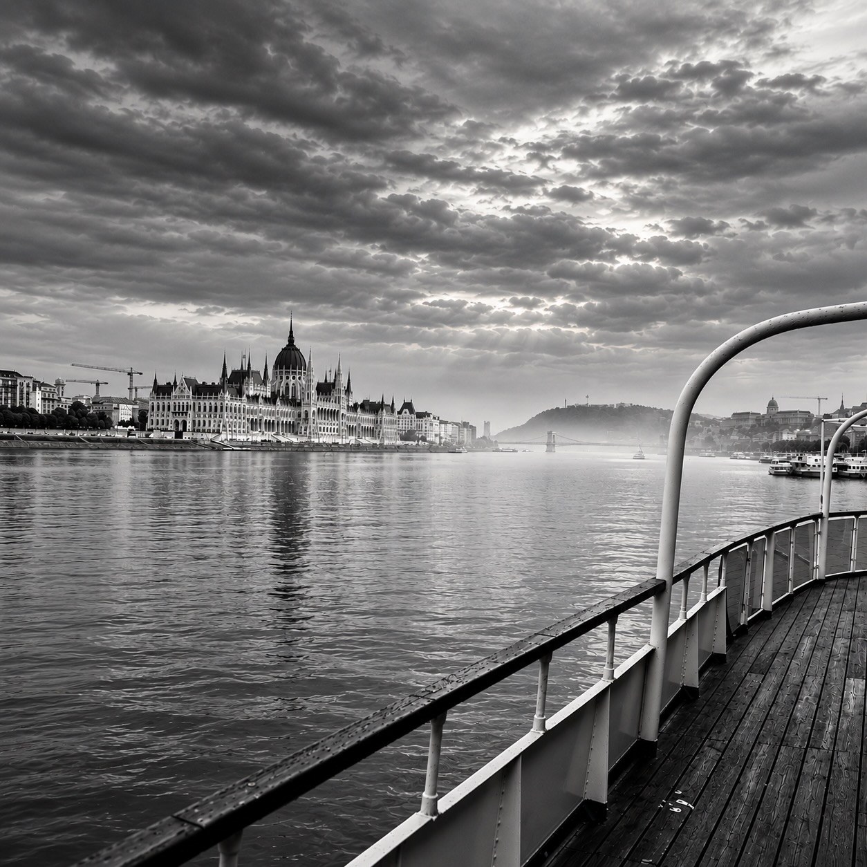 JOUR NOIR, NUIT BLANCHE — Budapest 🇭🇺 HONGRIE, photographie 1