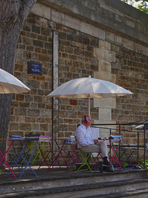 SUMMER IN PARIS