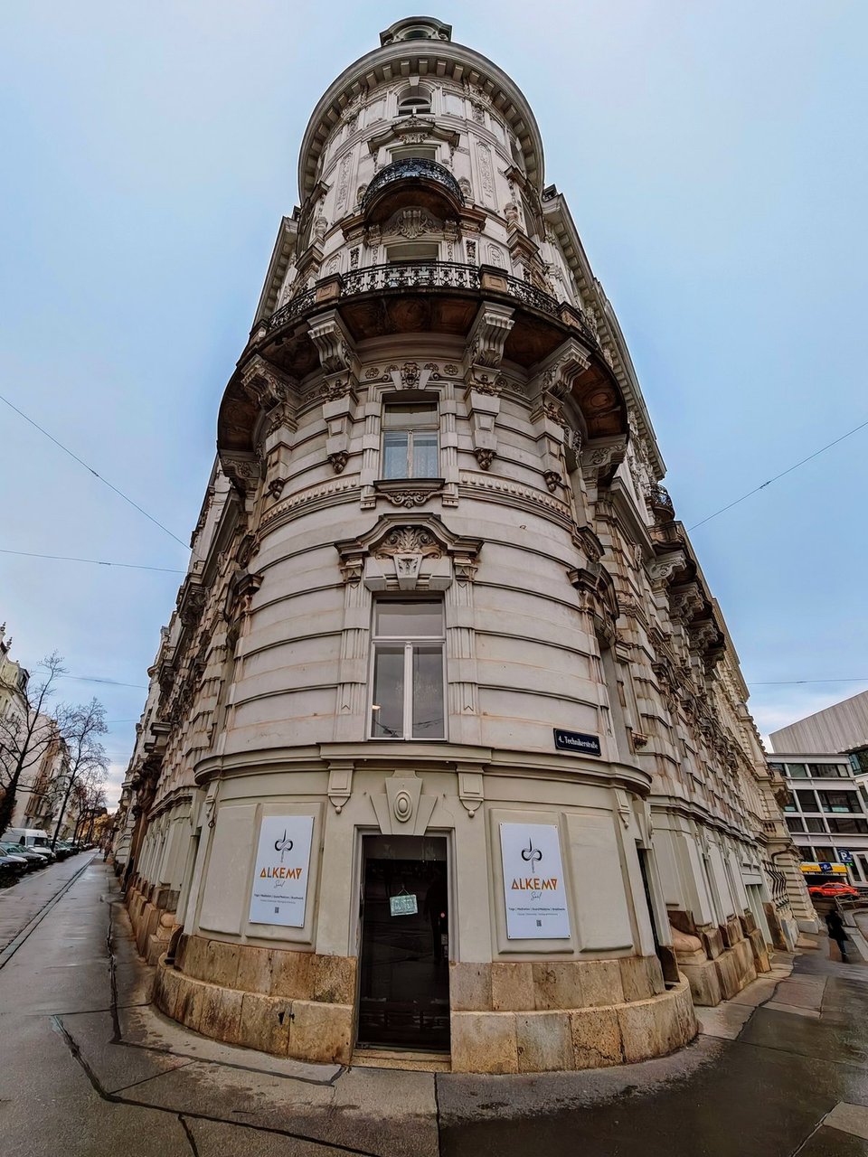 Magnifique architecture, mais pas assez humaine.